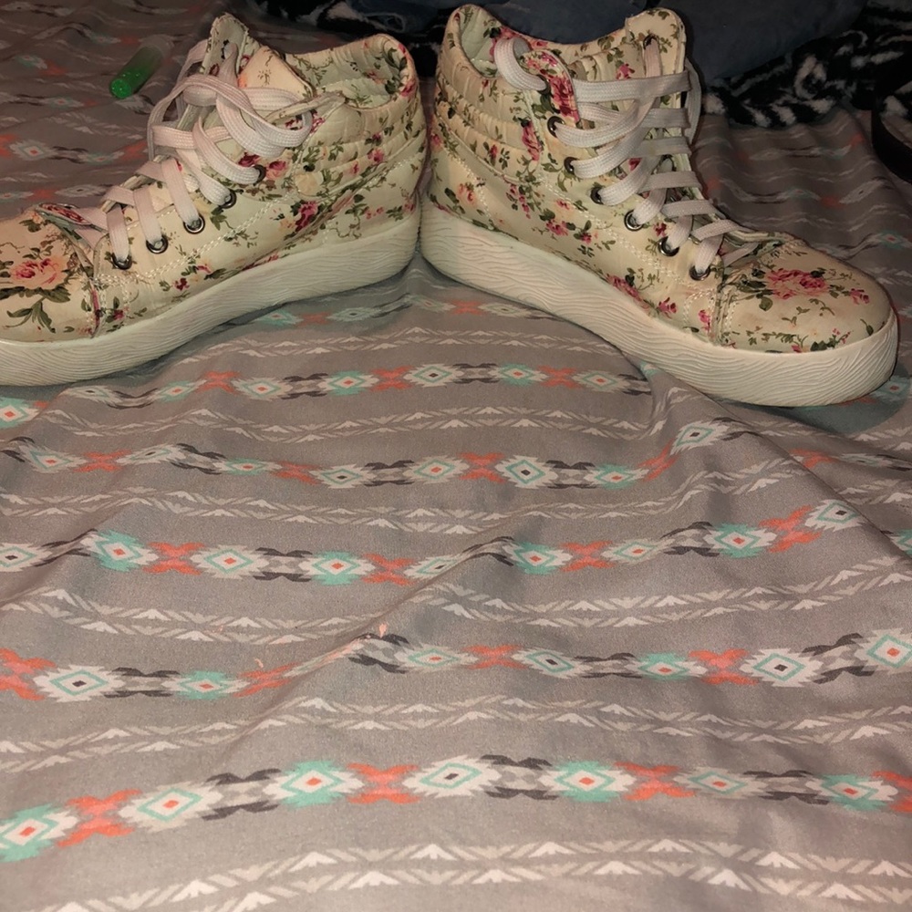Flower High Tops - Picture 2 of 4